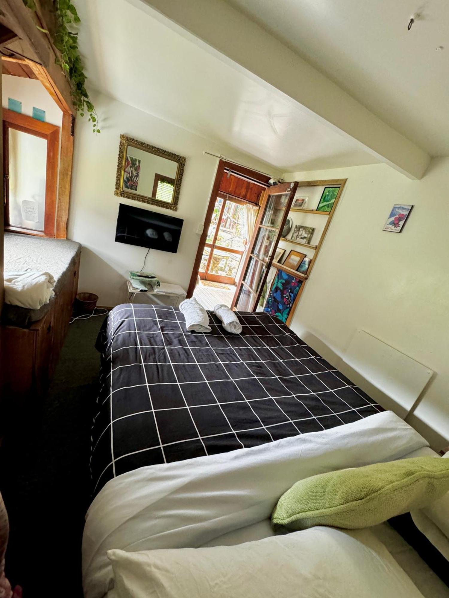 Ostend Waiheke Island Guesthouse מראה חיצוני תמונה