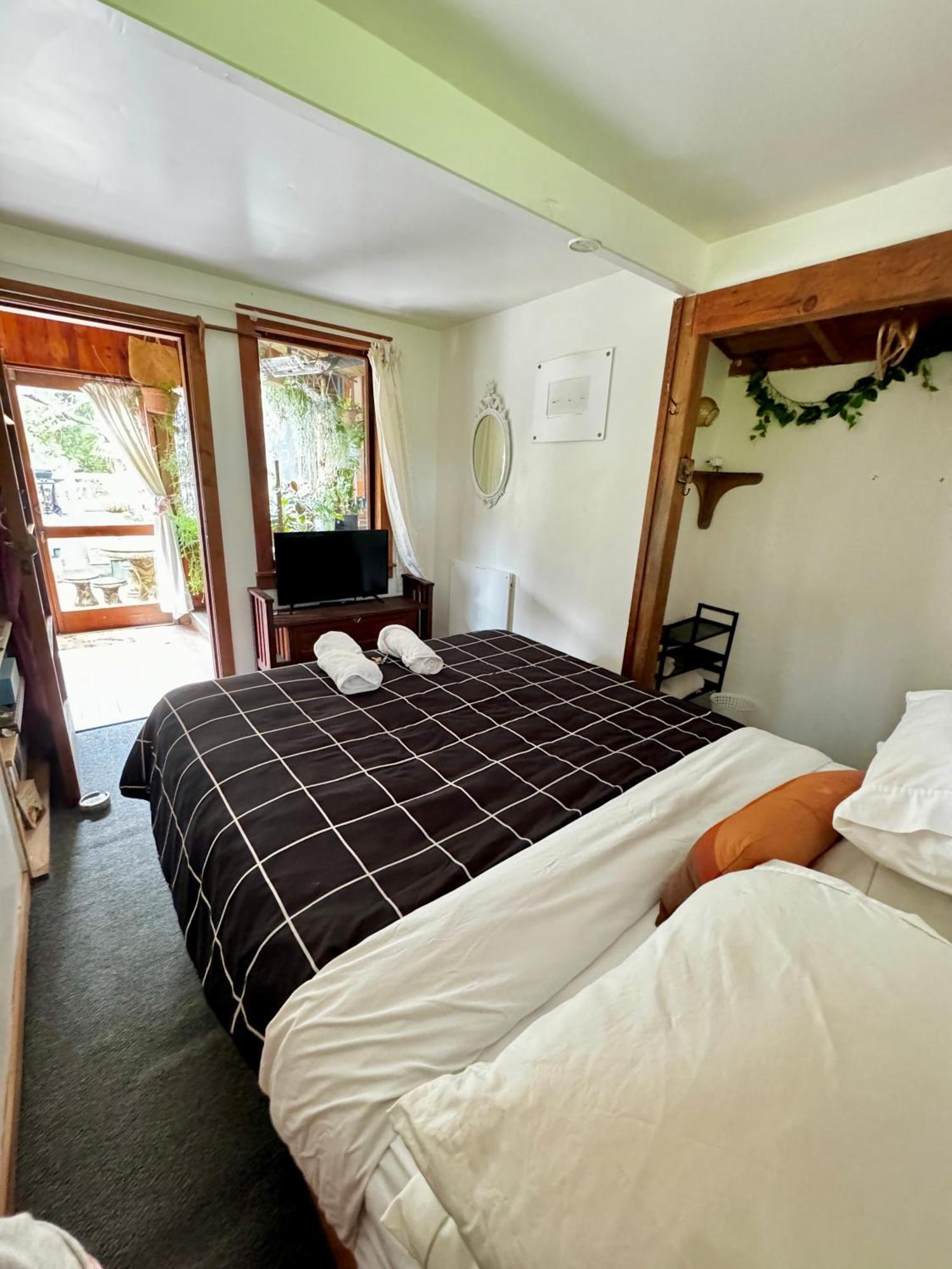 Ostend Waiheke Island Guesthouse מראה חיצוני תמונה